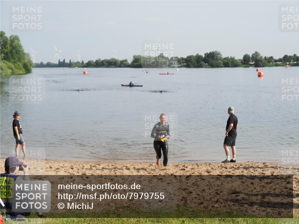 21.06.2025 - 27. Vierlanden-Triathlon MichiJ http://msf.ph/oto/7979755 15.06.2026 08:59:08 Schwimmen 227, 235 meine-sportfotos.de