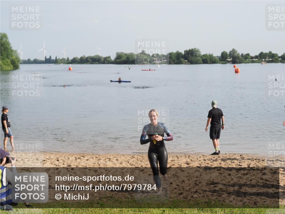 21.06.2025 - 27. Vierlanden-Triathlon MichiJ http://msf.ph/oto/7979784 15.06.2026 08:59:09 Schwimmen 227, 235 meine-sportfotos.de