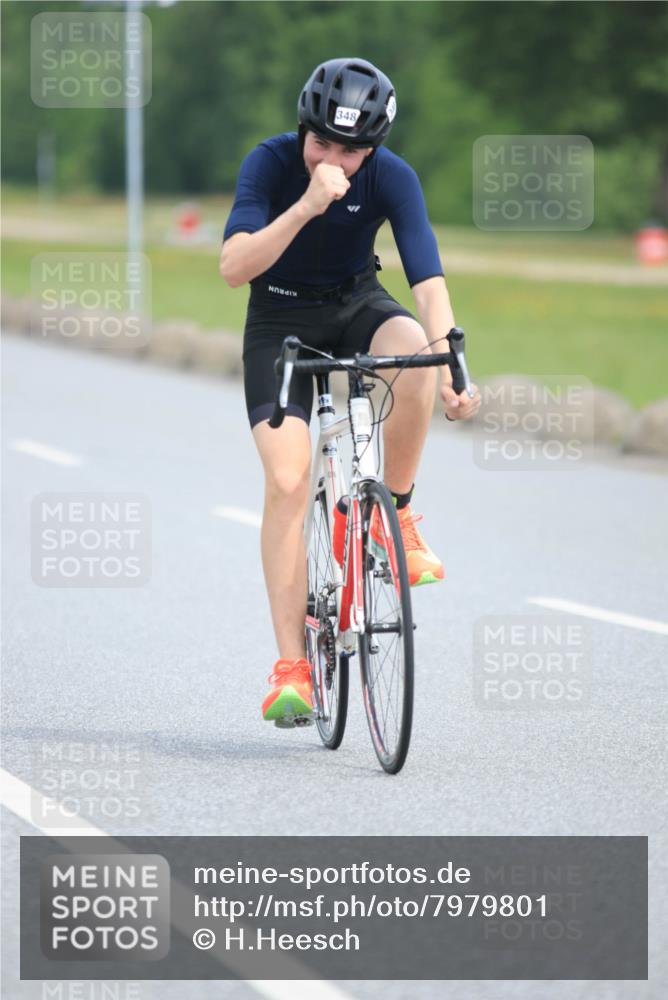 15.06.2025 - 27. Vierlanden-Triathlon H.Heesch http://msf.ph/oto/7979801 15.06.2025 10:36:07 Radfahren 331, 338, 348 meine-sportfotos.de