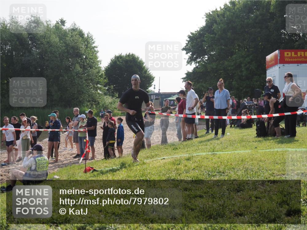 15.06.2025 - 27. Vierlanden-Triathlon KatJ http://msf.ph/oto/7979802 15.06.2025 08:43:57 Schwimmen 23, 84, 113, 183 meine-sportfotos.de