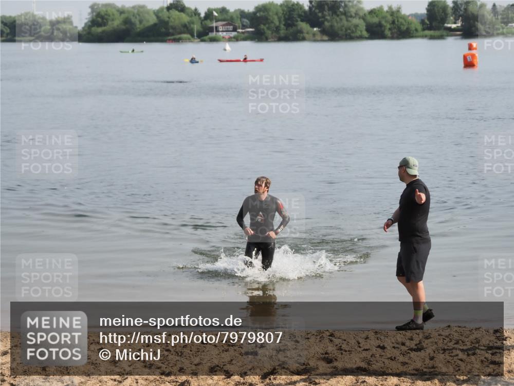 21.06.2025 - 27. Vierlanden-Triathlon MichiJ http://msf.ph/oto/7979807 15.06.2026 08:59:51 Schwimmen 241 meine-sportfotos.de