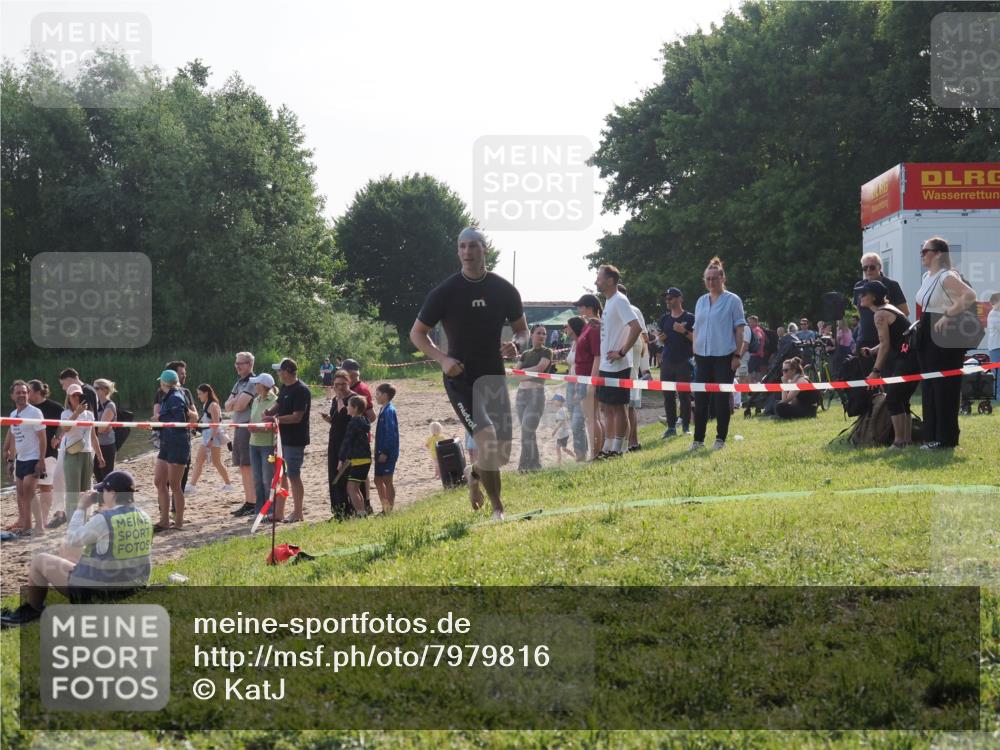 15.06.2025 - 27. Vierlanden-Triathlon KatJ http://msf.ph/oto/7979816 15.06.2025 08:43:57 Schwimmen 23, 84, 113, 183 meine-sportfotos.de