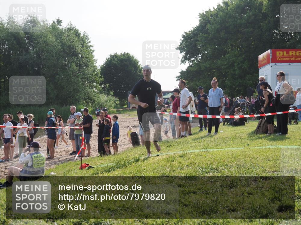 15.06.2025 - 27. Vierlanden-Triathlon KatJ http://msf.ph/oto/7979820 15.06.2025 08:43:57 Schwimmen 23, 84, 113, 183 meine-sportfotos.de