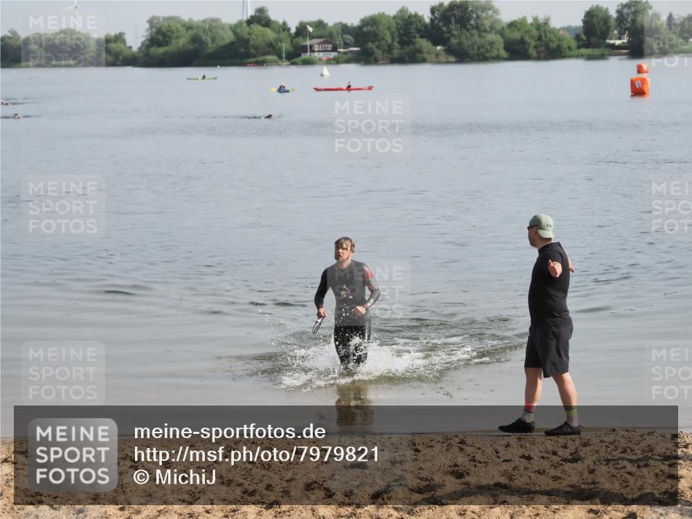 21.06.2025 - 27. Vierlanden-Triathlon MichiJ http://msf.ph/oto/7979821 15.06.2026 08:59:52 Schwimmen 241 meine-sportfotos.de