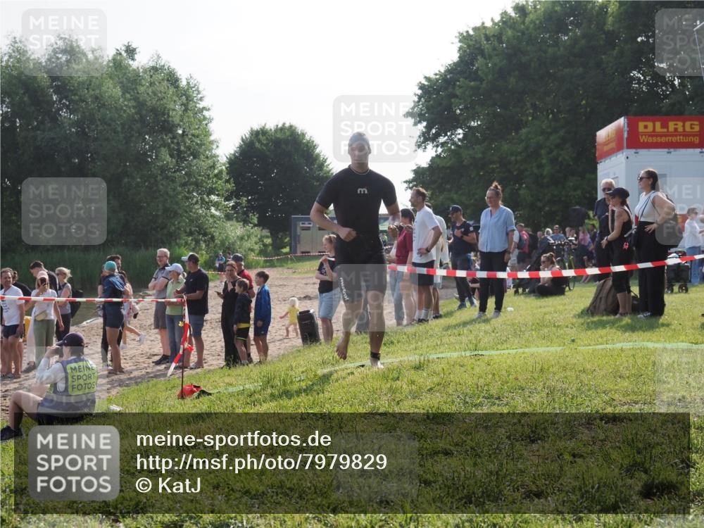 15.06.2025 - 27. Vierlanden-Triathlon KatJ http://msf.ph/oto/7979829 15.06.2025 08:43:57 Schwimmen 23, 84, 113, 183 meine-sportfotos.de