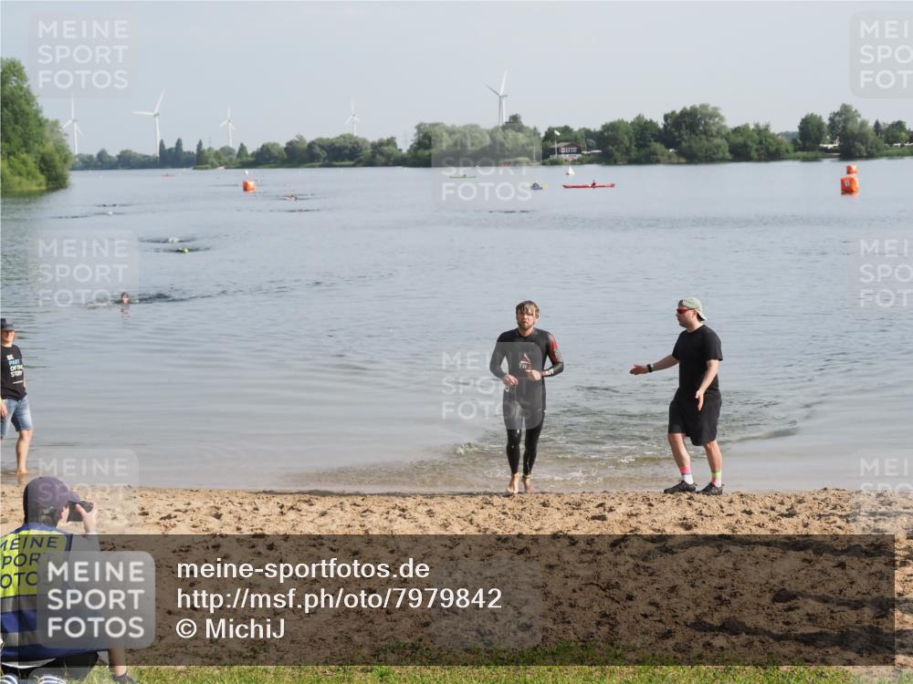 21.06.2025 - 27. Vierlanden-Triathlon MichiJ http://msf.ph/oto/7979842 15.06.2026 08:59:53 Schwimmen 241 meine-sportfotos.de
