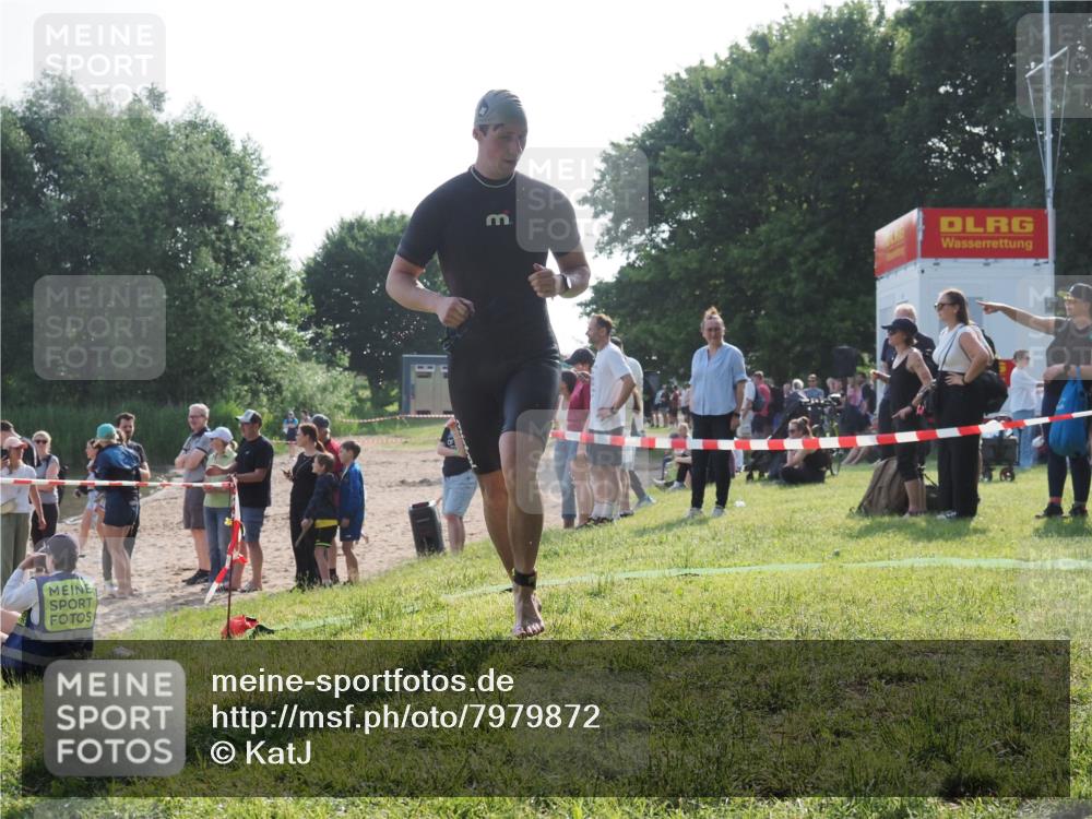 15.06.2025 - 27. Vierlanden-Triathlon KatJ http://msf.ph/oto/7979872 15.06.2025 08:43:58 Schwimmen 23, 84, 113, 183 meine-sportfotos.de