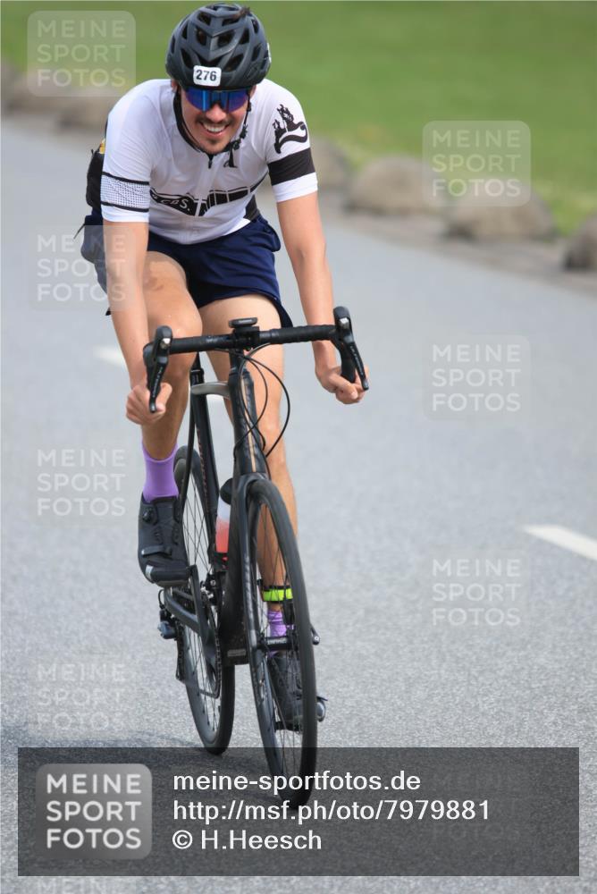 15.06.2025 - 27. Vierlanden-Triathlon H.Heesch http://msf.ph/oto/7979881 15.06.2025 10:36:41 Radfahren 102, 276, 283 meine-sportfotos.de