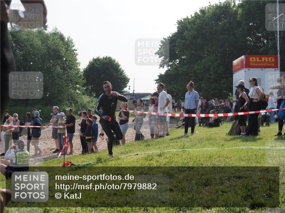 15.06.2025 - 27. Vierlanden-Triathlon KatJ http://msf.ph/oto/7979882 15.06.2025 08:44:00 Schwimmen 23, 84, 113, 183 meine-sportfotos.de