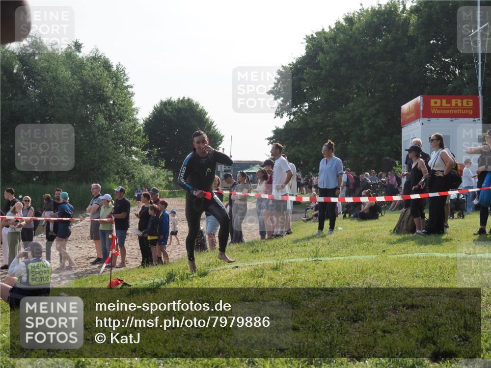 15.06.2025 - 27. Vierlanden-Triathlon KatJ http://msf.ph/oto/7979886 15.06.2025 08:44:00 Schwimmen 23, 84, 113, 183 meine-sportfotos.de