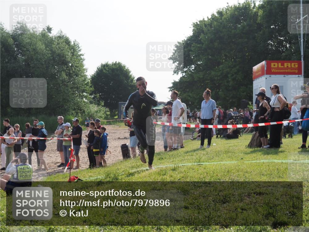 15.06.2025 - 27. Vierlanden-Triathlon KatJ http://msf.ph/oto/7979896 15.06.2025 08:44:00 Schwimmen 23, 84, 113, 183 meine-sportfotos.de