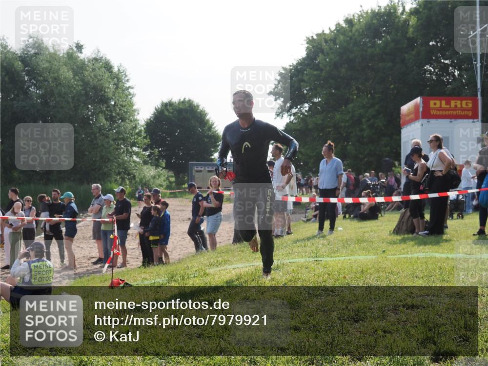 15.06.2025 - 27. Vierlanden-Triathlon KatJ http://msf.ph/oto/7979921 15.06.2025 08:44:01 Schwimmen 23, 84, 97, 113, 153, 183 meine-sportfotos.de