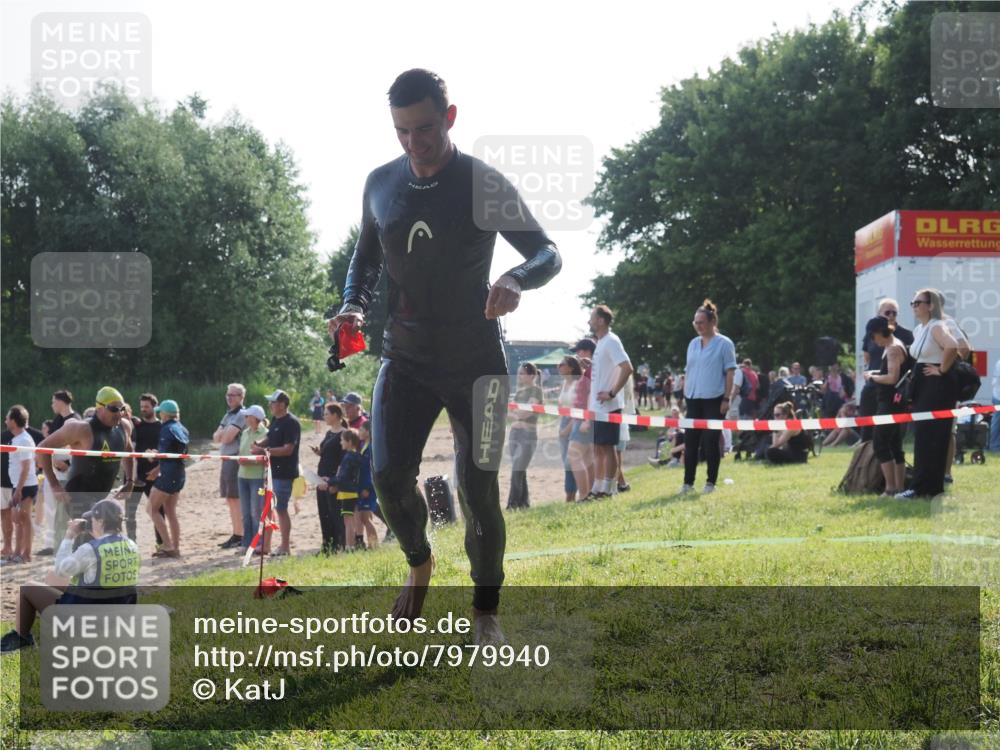 15.06.2025 - 27. Vierlanden-Triathlon KatJ http://msf.ph/oto/7979940 15.06.2025 08:44:02 Schwimmen 23, 84, 97, 113, 153, 183 meine-sportfotos.de