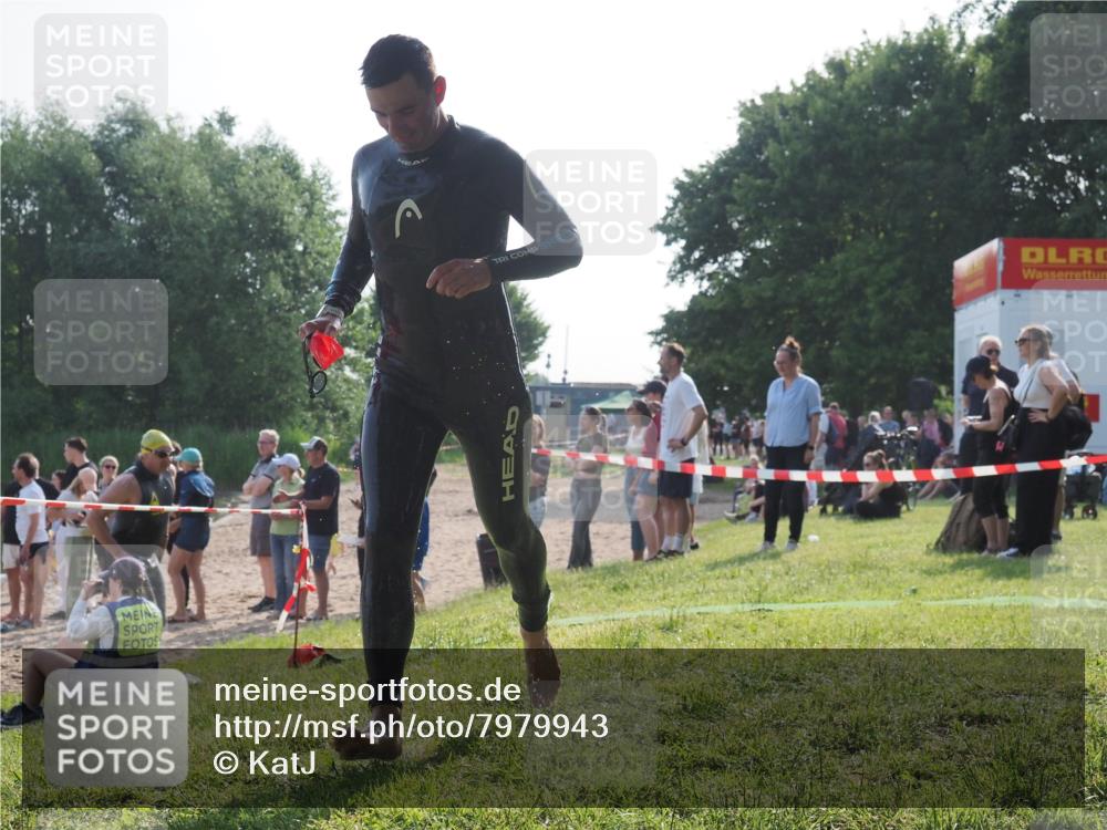 15.06.2025 - 27. Vierlanden-Triathlon KatJ http://msf.ph/oto/7979943 15.06.2025 08:44:02 Schwimmen 23, 84, 97, 113, 153, 183 meine-sportfotos.de