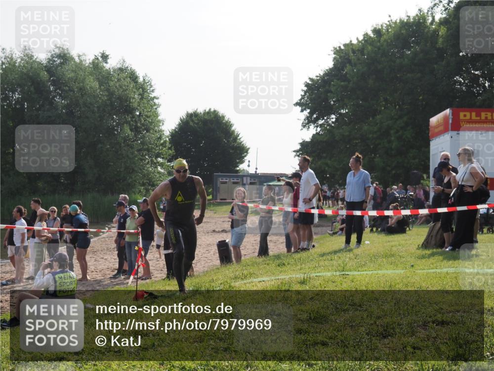 15.06.2025 - 27. Vierlanden-Triathlon KatJ http://msf.ph/oto/7979969 15.06.2025 08:44:04 Schwimmen 23, 84, 97, 153, 183 meine-sportfotos.de