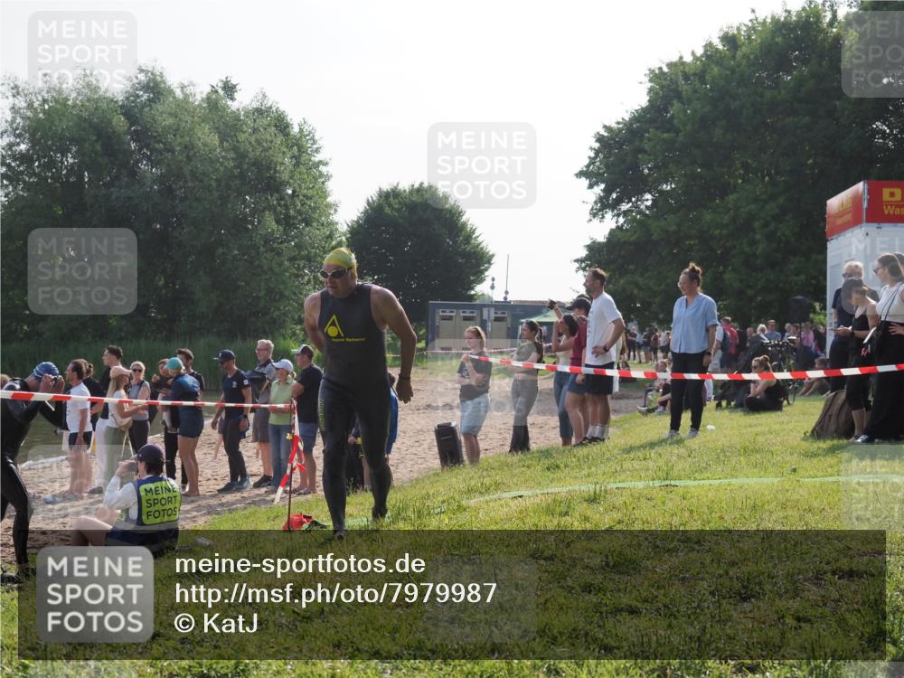 15.06.2025 - 27. Vierlanden-Triathlon KatJ http://msf.ph/oto/7979987 15.06.2025 08:44:05 Schwimmen 23, 84, 97, 153, 183 meine-sportfotos.de