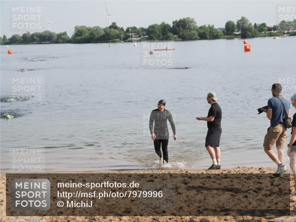 21.06.2025 - 27. Vierlanden-Triathlon MichiJ http://msf.ph/oto/7979996 15.06.2026 09:00:34 Schwimmen 58 meine-sportfotos.de