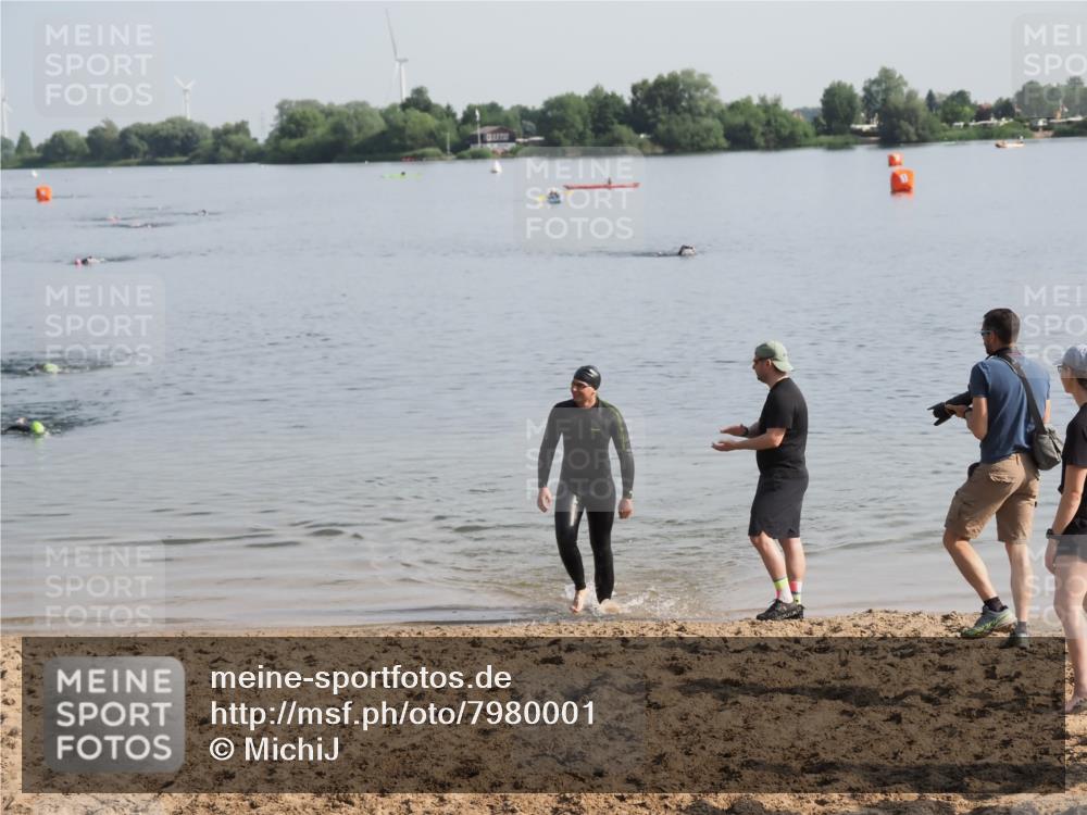 21.06.2025 - 27. Vierlanden-Triathlon MichiJ http://msf.ph/oto/7980001 15.06.2026 09:00:34 Schwimmen 58 meine-sportfotos.de