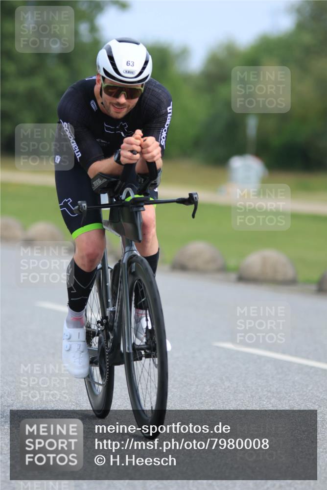 15.06.2025 - 27. Vierlanden-Triathlon H.Heesch http://msf.ph/oto/7980008 15.06.2025 10:37:25 Radfahren 63 meine-sportfotos.de