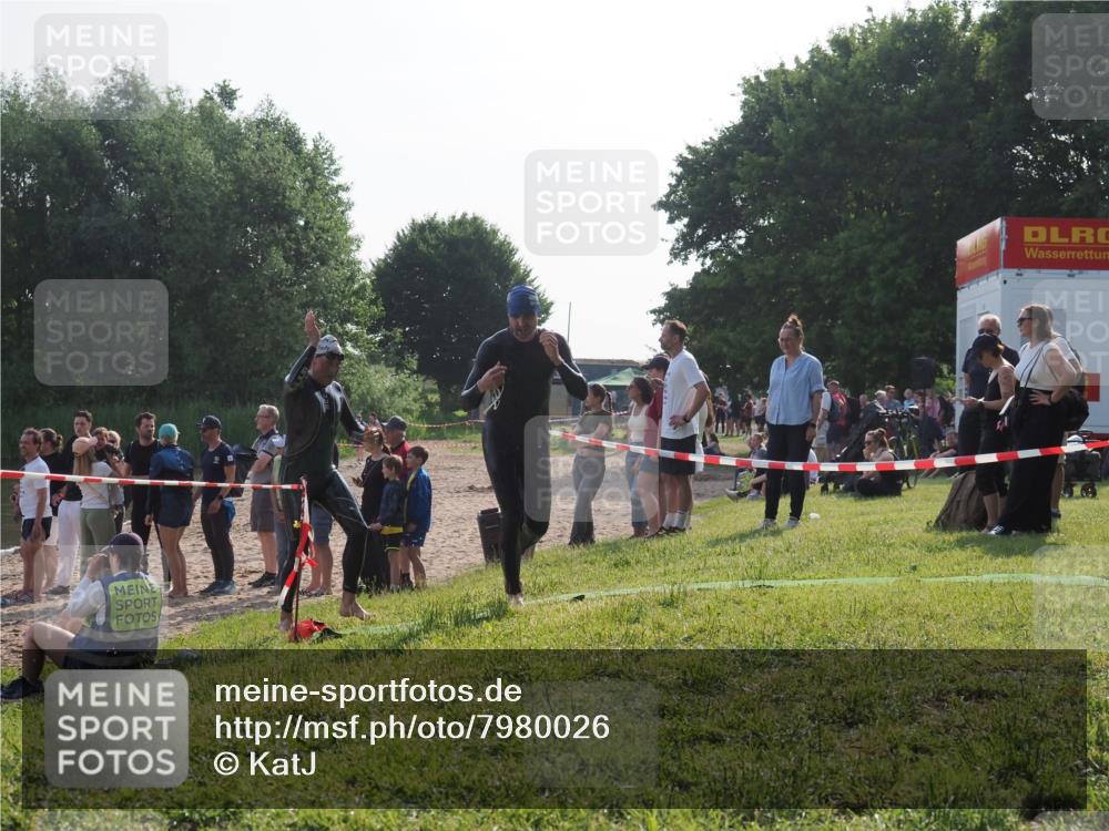 15.06.2025 - 27. Vierlanden-Triathlon KatJ http://msf.ph/oto/7980026 15.06.2025 08:44:07 Schwimmen 23, 84, 97, 153, 183 meine-sportfotos.de