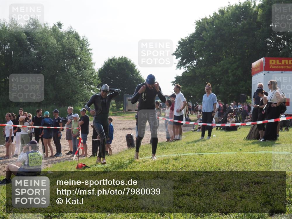 15.06.2025 - 27. Vierlanden-Triathlon KatJ http://msf.ph/oto/7980039 15.06.2025 08:44:08 Schwimmen 23, 97, 153, 183 meine-sportfotos.de