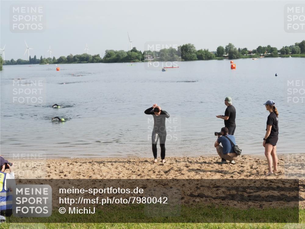 21.06.2025 - 27. Vierlanden-Triathlon MichiJ http://msf.ph/oto/7980042 15.06.2026 09:00:37 Schwimmen 58 meine-sportfotos.de