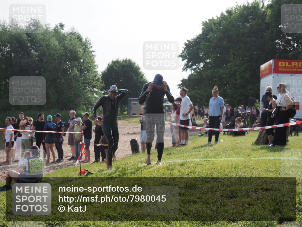 15.06.2025 - 27. Vierlanden-Triathlon KatJ http://msf.ph/oto/7980045 15.06.2025 08:44:08 Schwimmen 23, 97, 153, 183 meine-sportfotos.de