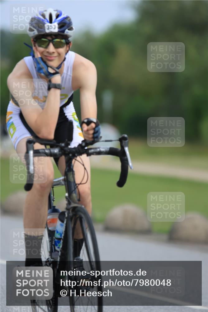 15.06.2025 - 27. Vierlanden-Triathlon H.Heesch http://msf.ph/oto/7980048 15.06.2025 10:37:52 Radfahren 353 meine-sportfotos.de