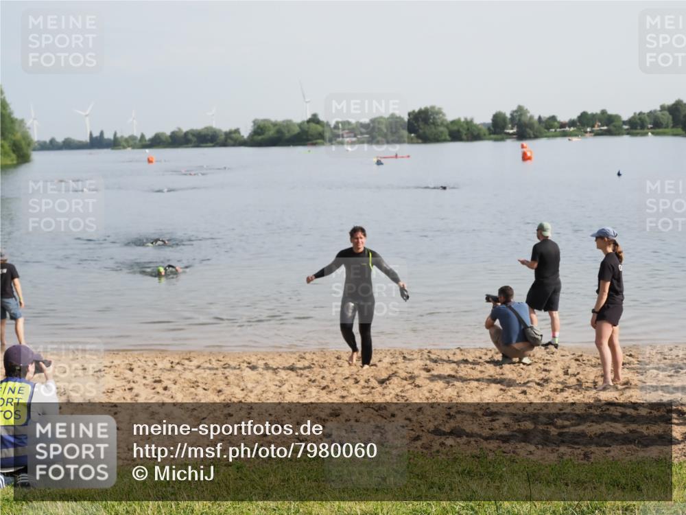 21.06.2025 - 27. Vierlanden-Triathlon MichiJ http://msf.ph/oto/7980060 15.06.2026 09:00:38 Schwimmen 58 meine-sportfotos.de
