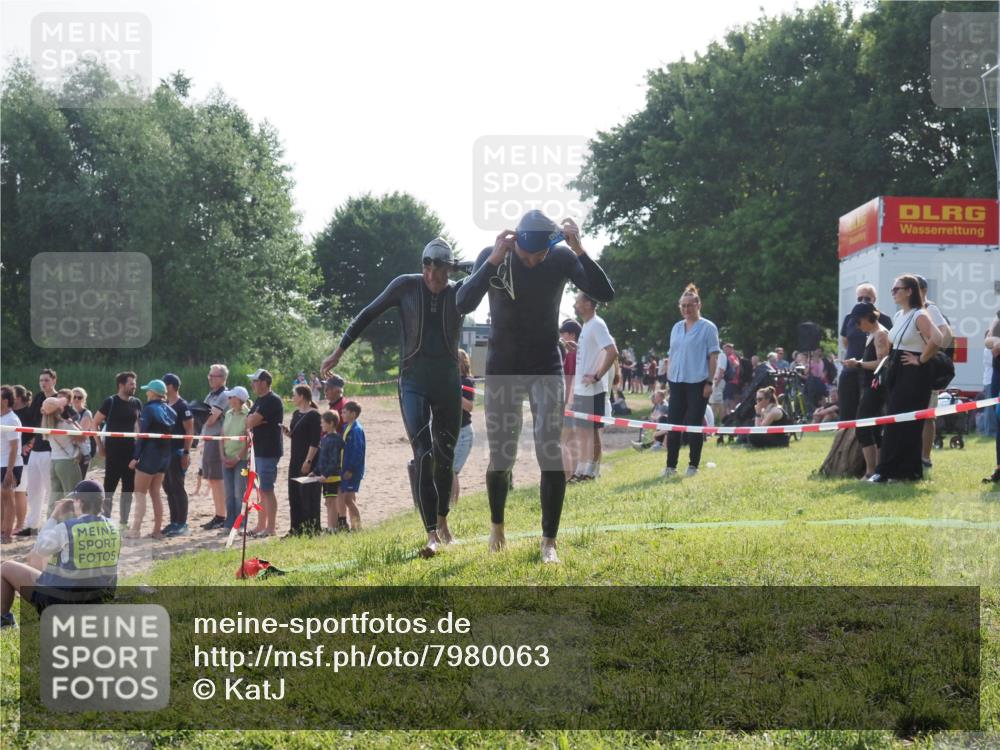 15.06.2025 - 27. Vierlanden-Triathlon KatJ http://msf.ph/oto/7980063 15.06.2025 08:44:09 Schwimmen 23, 97, 153, 174, 183 meine-sportfotos.de