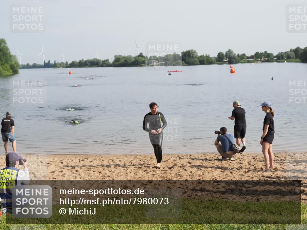 21.06.2025 - 27. Vierlanden-Triathlon MichiJ http://msf.ph/oto/7980073 15.06.2026 09:00:38 Schwimmen 58 meine-sportfotos.de