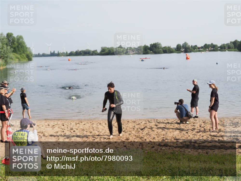 21.06.2025 - 27. Vierlanden-Triathlon MichiJ http://msf.ph/oto/7980093 15.06.2026 09:00:40 Schwimmen 58 meine-sportfotos.de