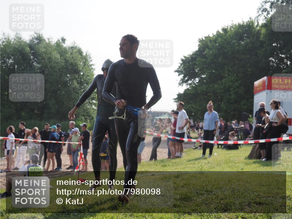 15.06.2025 - 27. Vierlanden-Triathlon KatJ http://msf.ph/oto/7980098 15.06.2025 08:44:10 Schwimmen 23, 97, 153, 174, 183 meine-sportfotos.de