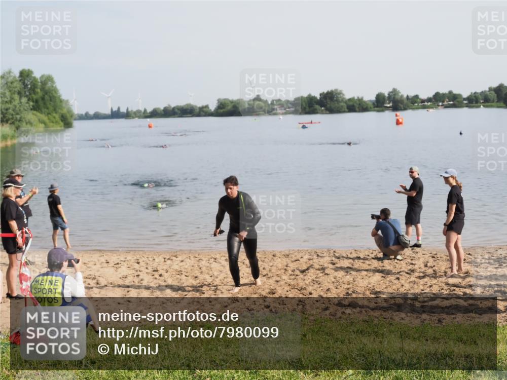 21.06.2025 - 27. Vierlanden-Triathlon MichiJ http://msf.ph/oto/7980099 15.06.2026 09:00:40 Schwimmen 58 meine-sportfotos.de