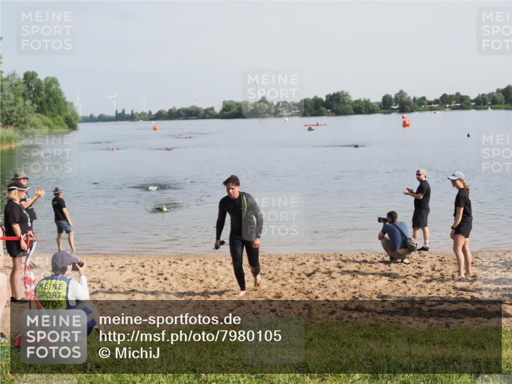 21.06.2025 - 27. Vierlanden-Triathlon MichiJ http://msf.ph/oto/7980105 15.06.2026 09:00:40 Schwimmen 58 meine-sportfotos.de