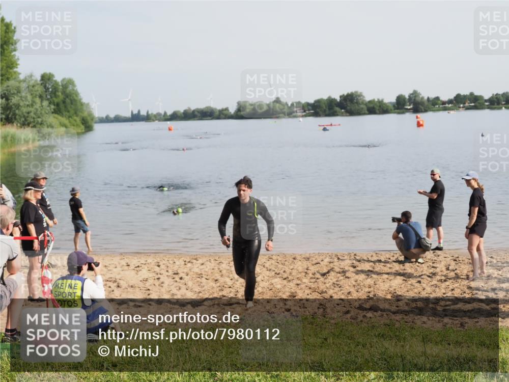 21.06.2025 - 27. Vierlanden-Triathlon MichiJ http://msf.ph/oto/7980112 15.06.2026 09:00:41 Schwimmen 58 meine-sportfotos.de