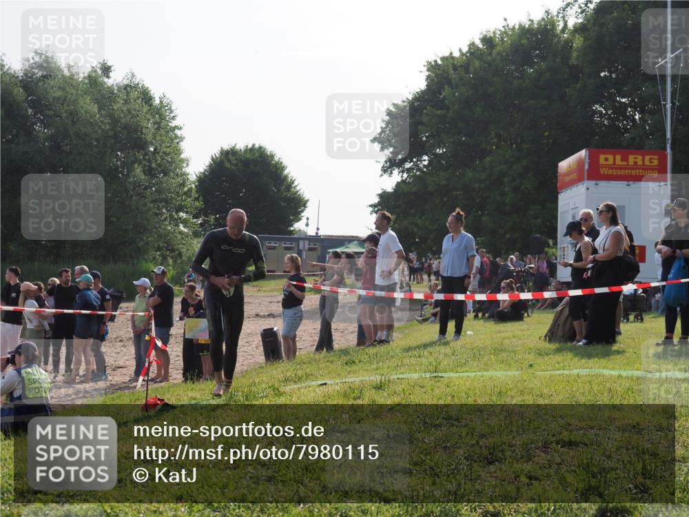 15.06.2025 - 27. Vierlanden-Triathlon KatJ http://msf.ph/oto/7980115 15.06.2025 08:44:16 Schwimmen 97, 130, 153, 174 meine-sportfotos.de