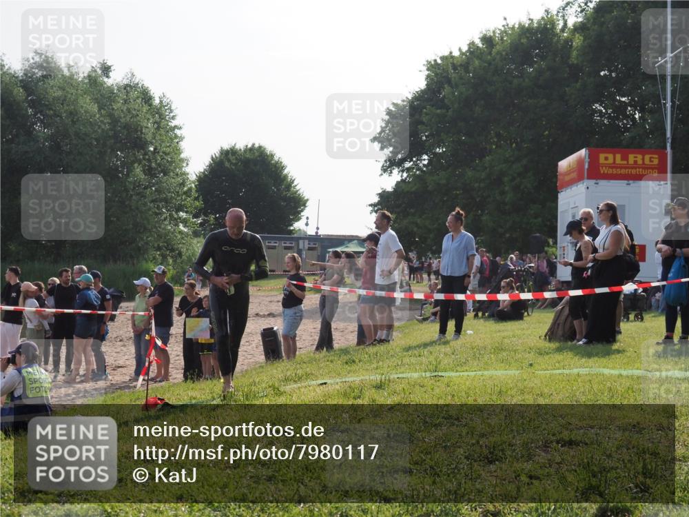 15.06.2025 - 27. Vierlanden-Triathlon KatJ http://msf.ph/oto/7980117 15.06.2025 08:44:16 Schwimmen 97, 130, 153, 174 meine-sportfotos.de