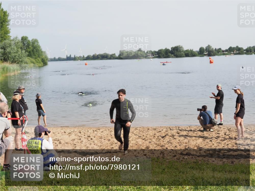 21.06.2025 - 27. Vierlanden-Triathlon MichiJ http://msf.ph/oto/7980121 15.06.2026 09:00:41 Schwimmen 58 meine-sportfotos.de
