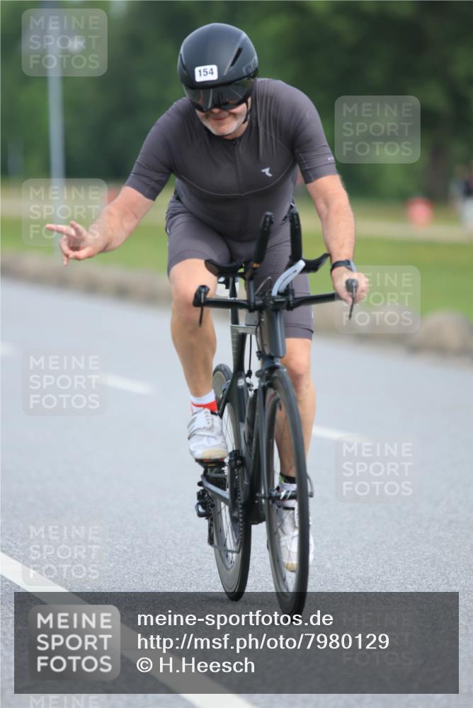 15.06.2025 - 27. Vierlanden-Triathlon H.Heesch http://msf.ph/oto/7980129 15.06.2025 10:38:19 Radfahren 7, 13, 88, 154, 218, 258, 320 meine-sportfotos.de
