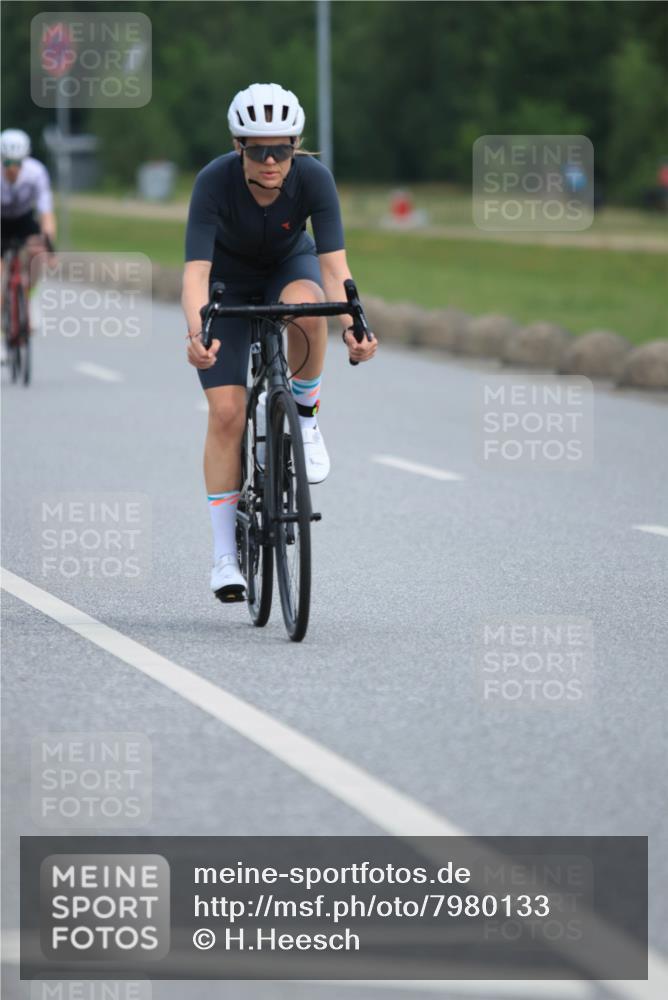 15.06.2025 - 27. Vierlanden-Triathlon H.Heesch http://msf.ph/oto/7980133 15.06.2025 10:38:22 Radfahren 7, 13, 88, 154, 218, 258 meine-sportfotos.de