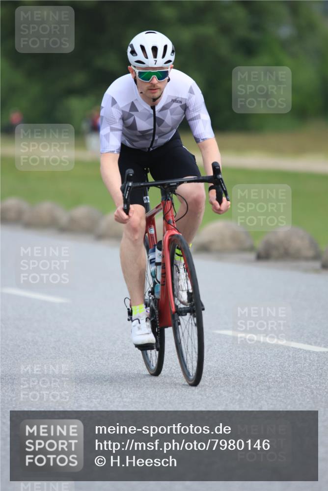 15.06.2025 - 27. Vierlanden-Triathlon H.Heesch http://msf.ph/oto/7980146 15.06.2025 10:38:25 Radfahren 7, 13, 88, 218, 258, 343, 344 meine-sportfotos.de