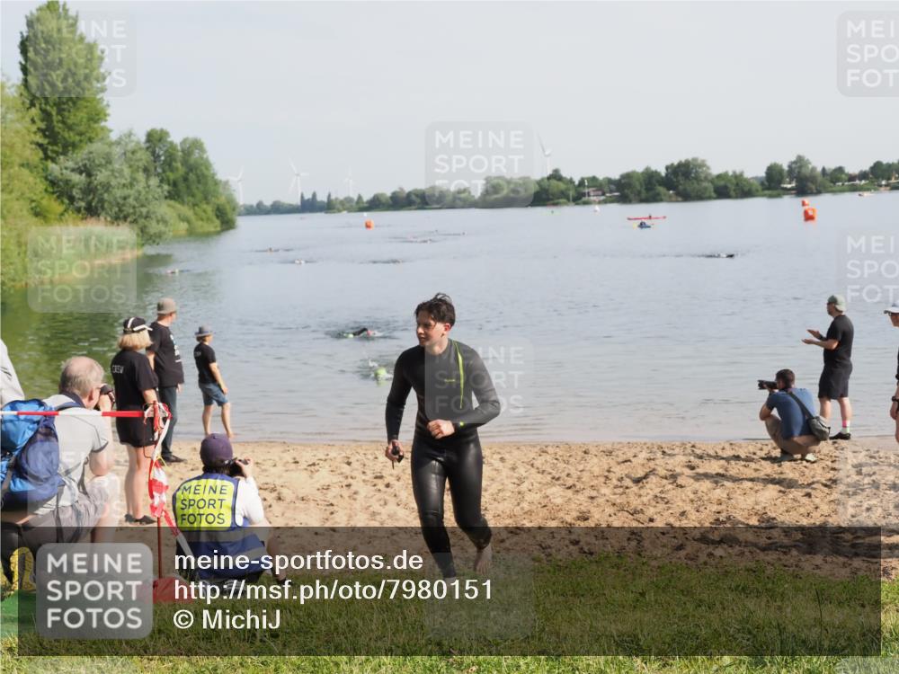21.06.2025 - 27. Vierlanden-Triathlon MichiJ http://msf.ph/oto/7980151 15.06.2026 09:00:42 Schwimmen 58 meine-sportfotos.de