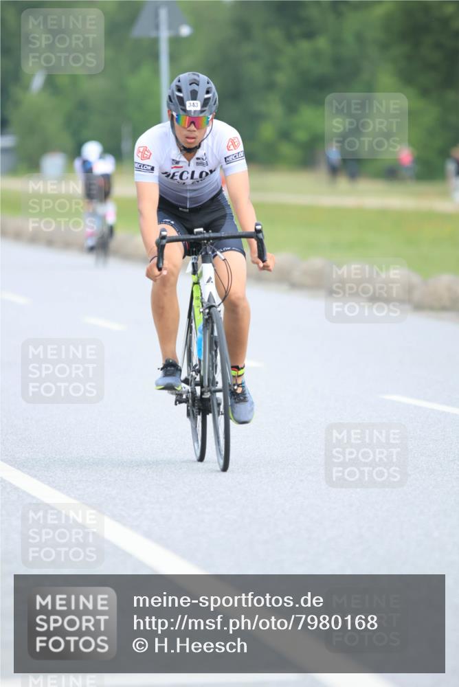 15.06.2025 - 27. Vierlanden-Triathlon H.Heesch http://msf.ph/oto/7980168 15.06.2025 10:38:31 Radfahren 13, 343, 344 meine-sportfotos.de