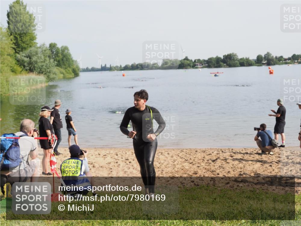 21.06.2025 - 27. Vierlanden-Triathlon MichiJ http://msf.ph/oto/7980169 15.06.2026 09:00:42 Schwimmen 58 meine-sportfotos.de