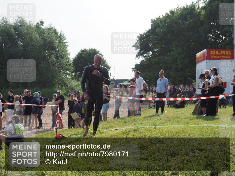 15.06.2025 - 27. Vierlanden-Triathlon KatJ http://msf.ph/oto/7980171 15.06.2025 08:44:18 Schwimmen 130, 173, 174 meine-sportfotos.de