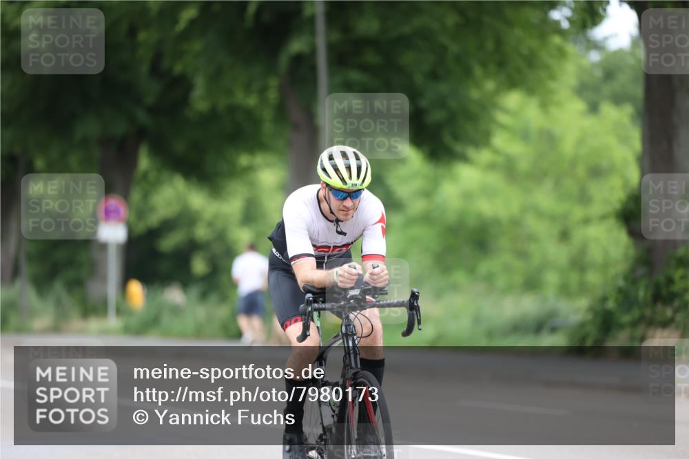 15.06.2025 - 7 Türme Triathlon Yannick Fuchs http://msf.ph/oto/7980173 15.06.2025 11:20:35 Radfahren 320 meine-sportfotos.de