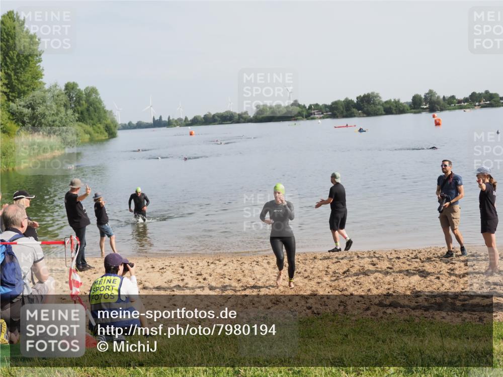 21.06.2025 - 27. Vierlanden-Triathlon MichiJ http://msf.ph/oto/7980194 15.06.2026 09:00:51 Schwimmen 217 meine-sportfotos.de