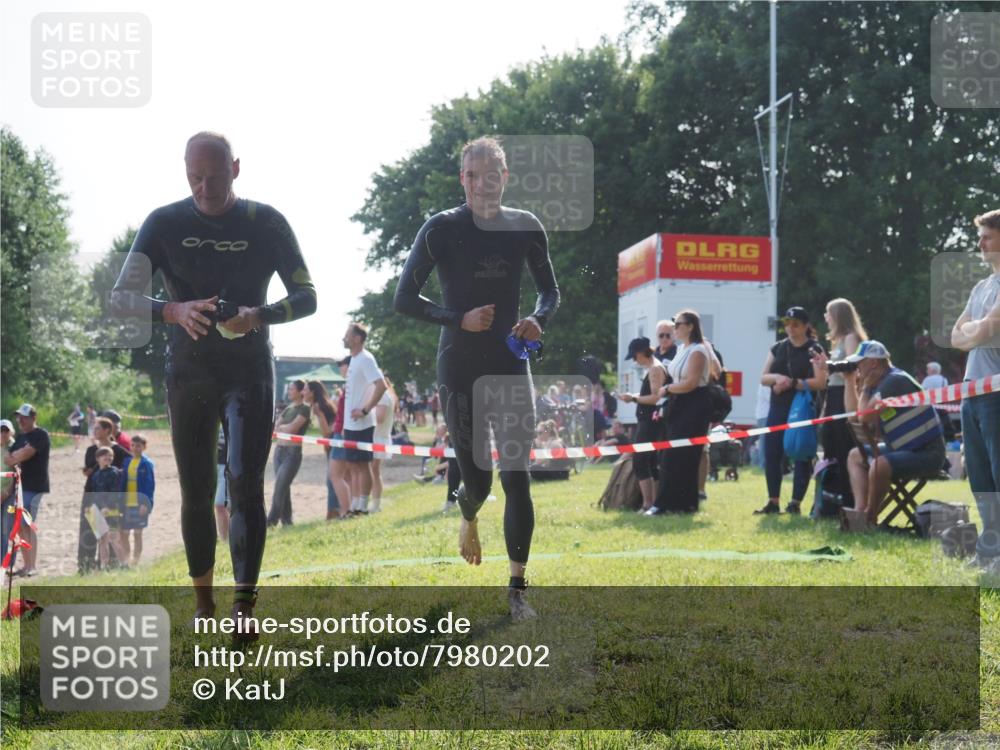 15.06.2025 - 27. Vierlanden-Triathlon KatJ http://msf.ph/oto/7980202 15.06.2025 08:44:20 Schwimmen 130, 173, 174 meine-sportfotos.de