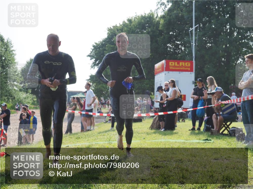 15.06.2025 - 27. Vierlanden-Triathlon KatJ http://msf.ph/oto/7980206 15.06.2025 08:44:20 Schwimmen 130, 173, 174 meine-sportfotos.de